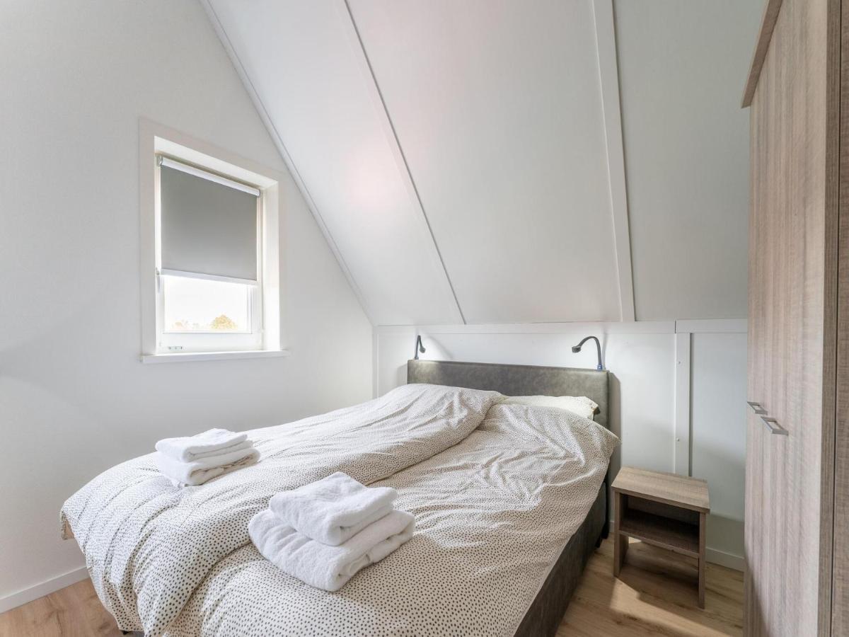 Holiday Home In Scherpenisse With Bubble Bath 외부 사진