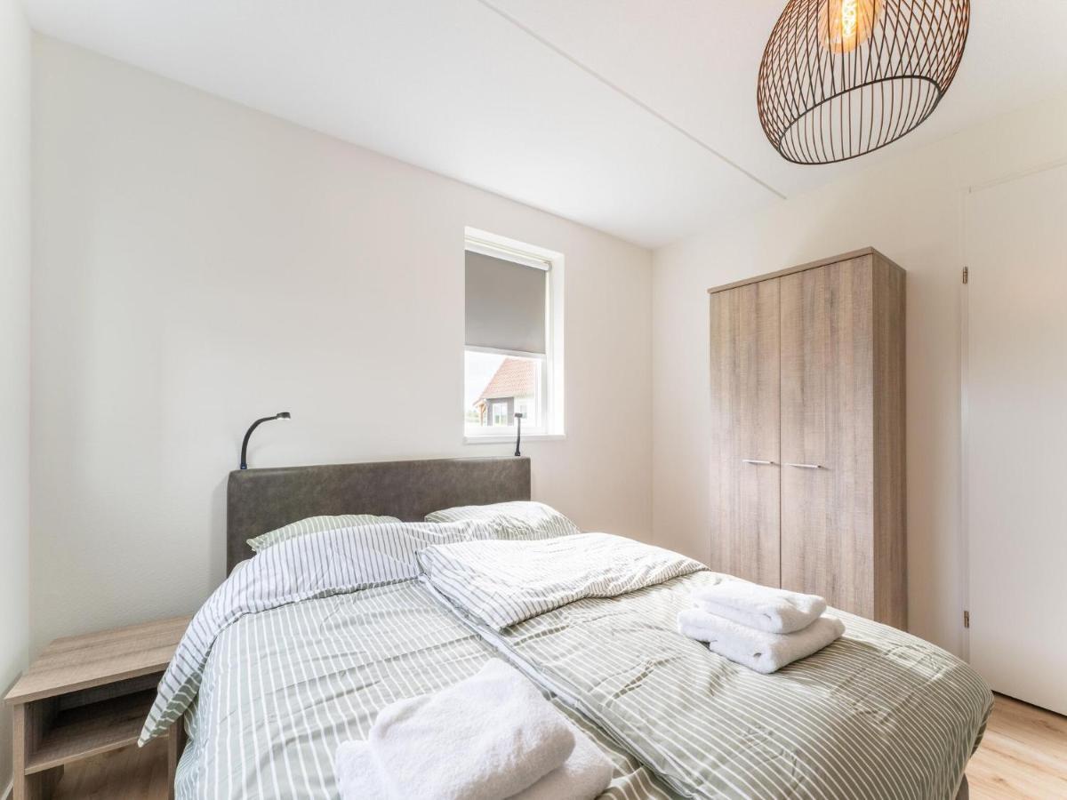 Holiday Home In Scherpenisse With Bubble Bath 외부 사진