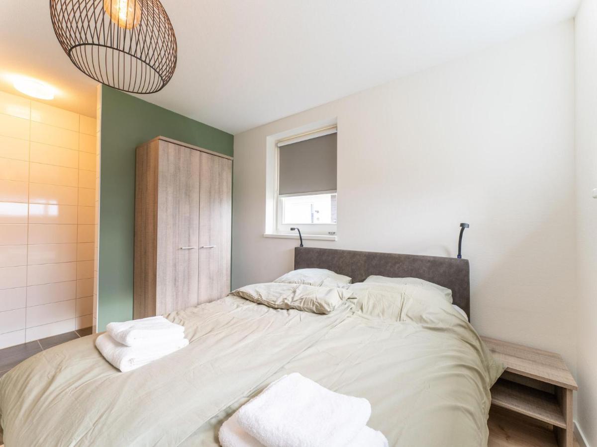 Holiday Home In Scherpenisse With Bubble Bath 외부 사진