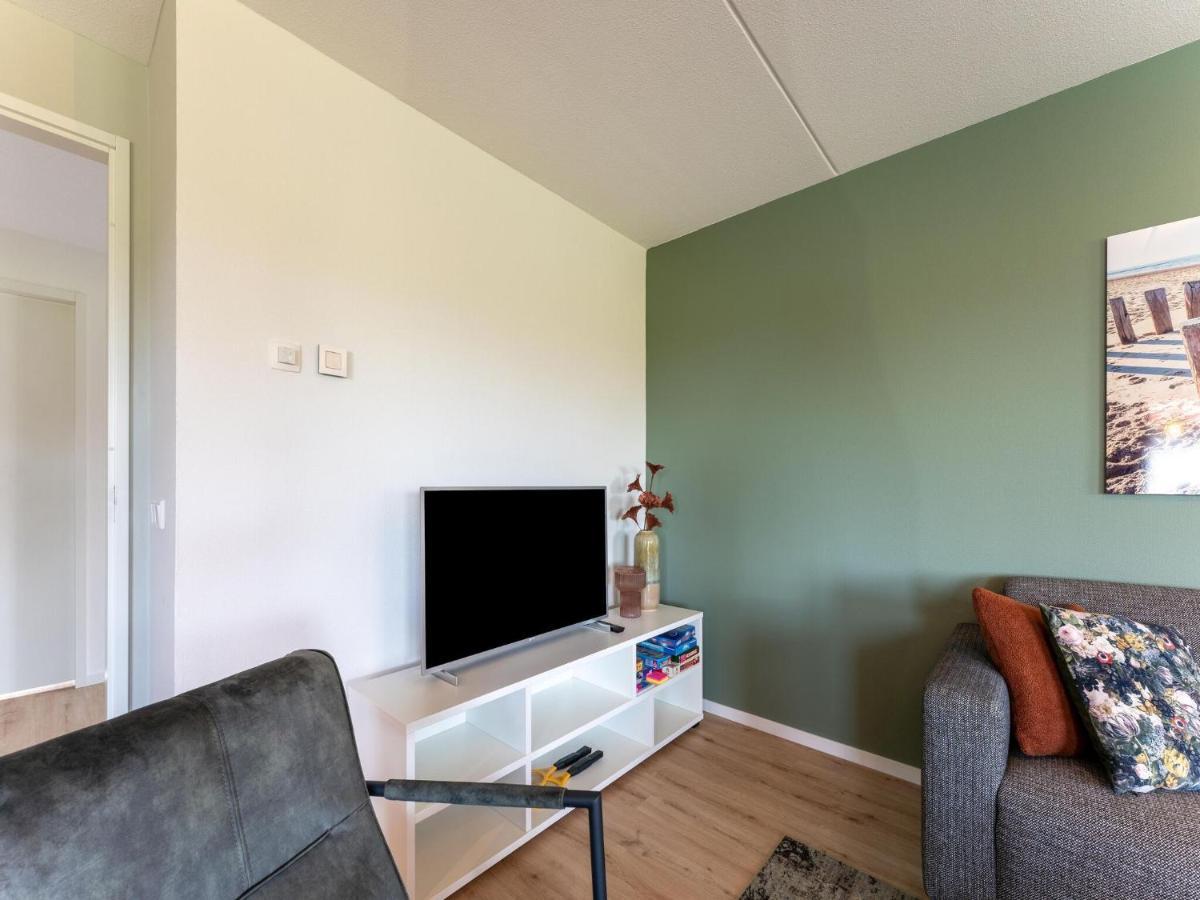 Holiday Home In Scherpenisse With Bubble Bath 외부 사진