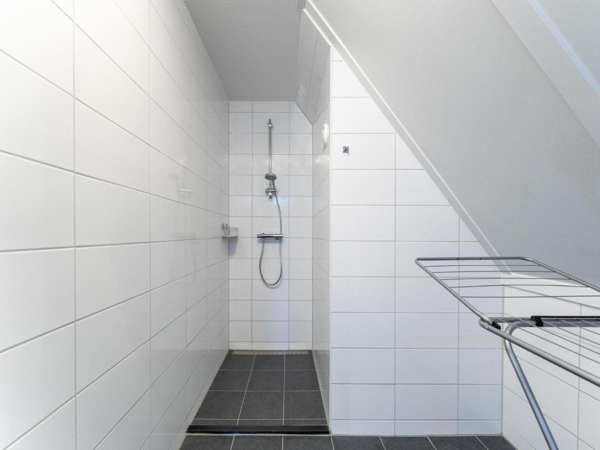 Holiday Home In Scherpenisse With Bubble Bath 외부 사진